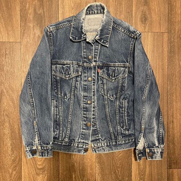levi-s Jackets & Blazers - Vintage Levi’s Denim Jacket(measurements shown fits a women’s small)